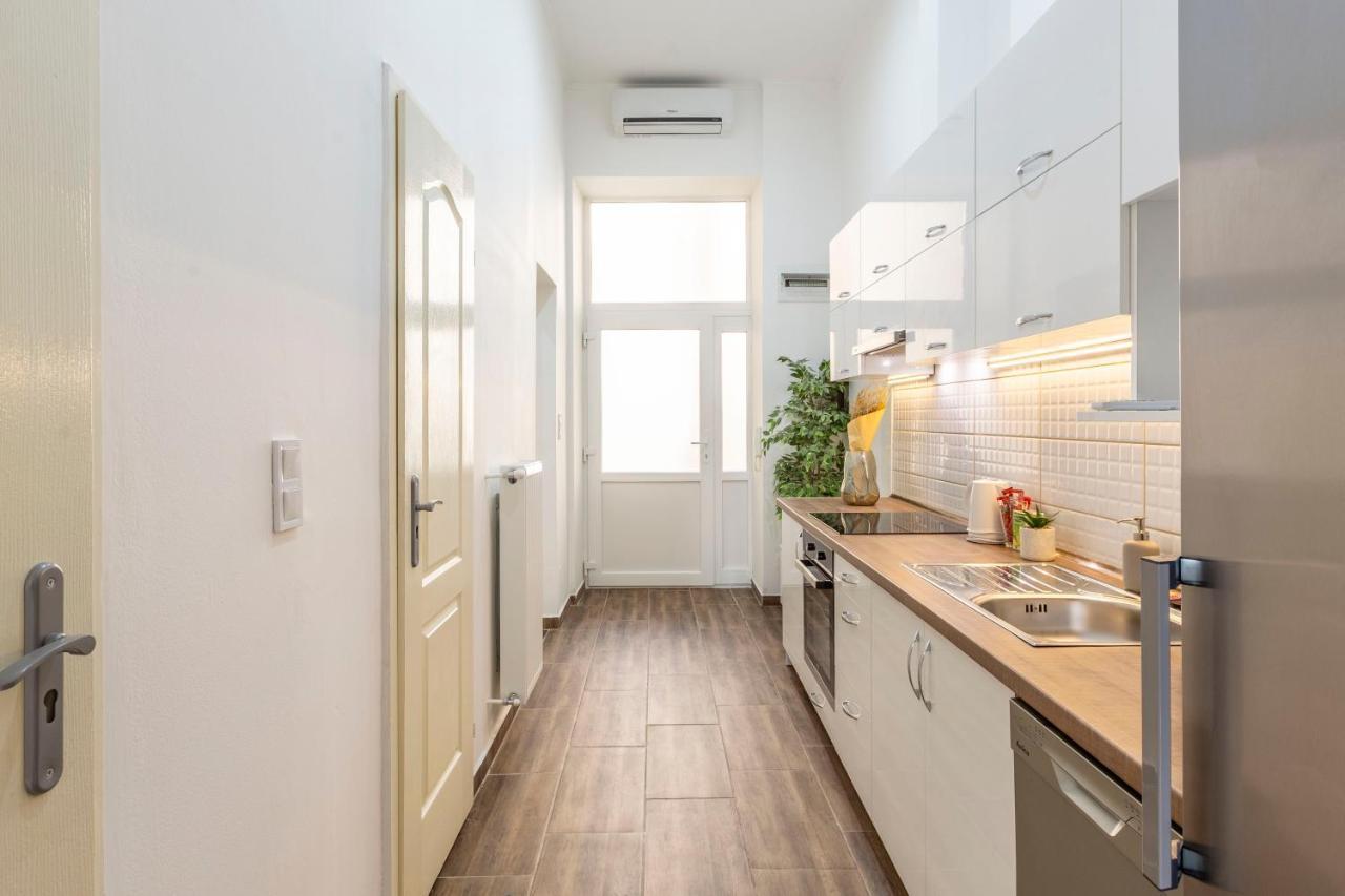 Cozy & Pleasant Homes In The Heart Of Budapest Eksteriør billede